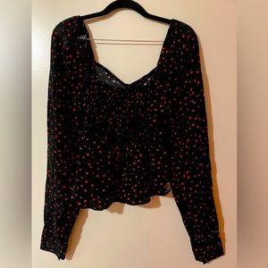 Sweet baby doll top; dress it up or dress 👗 it down!!! Excellent condition.